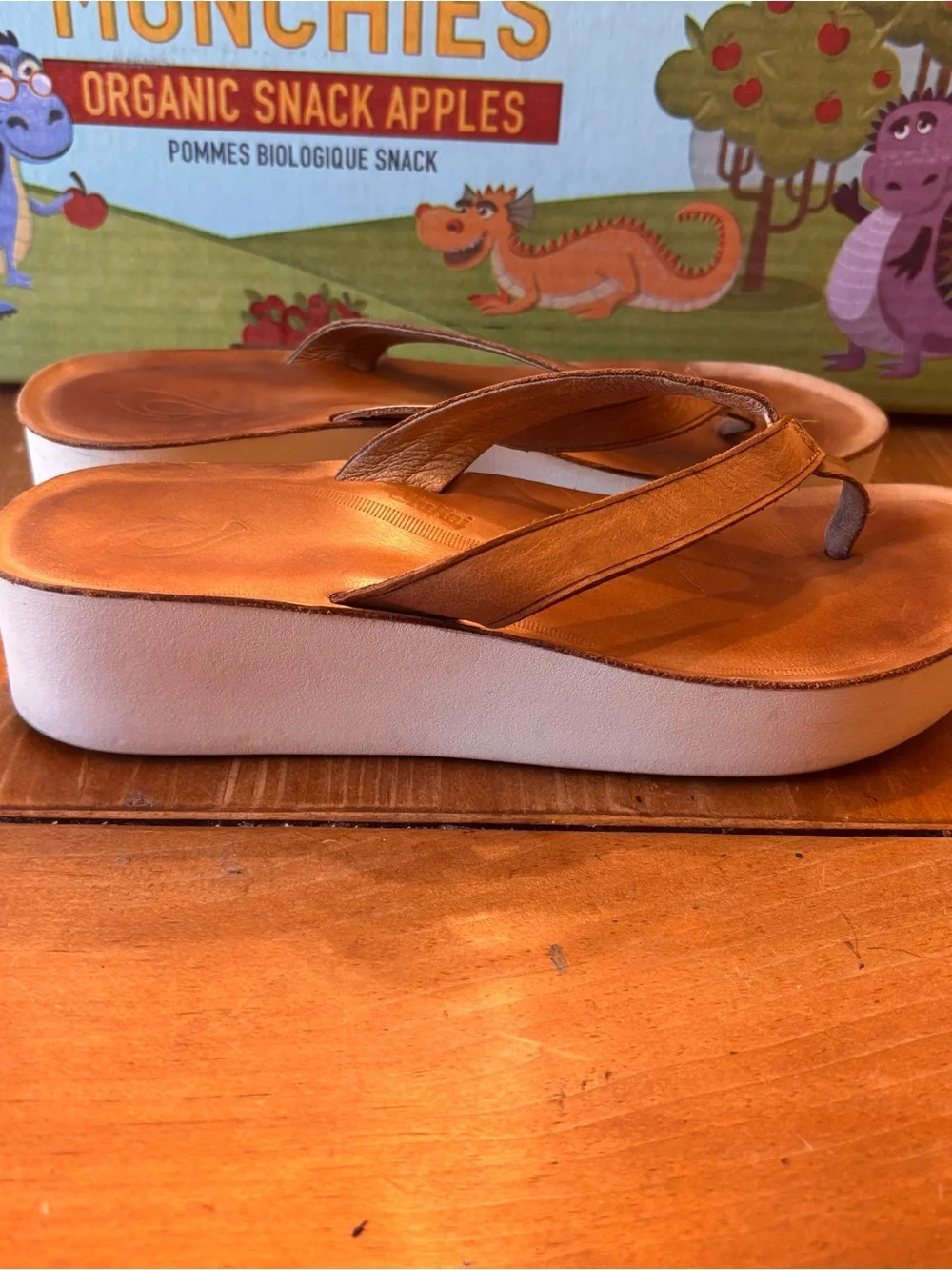 Olukai womens Mala’e leather platform wedge sandals flip flops tan/cream 8 - Picture 4 of 6